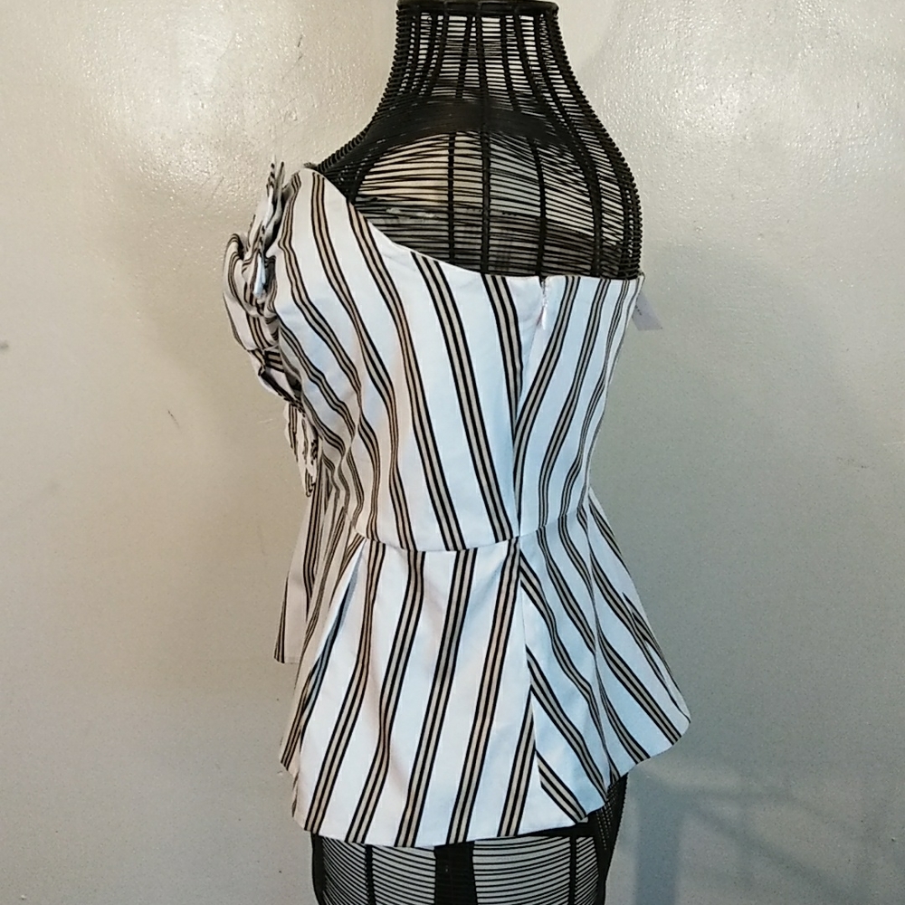 NYC OPEN SHOULDER BLOUSE - Picture 2 of 9